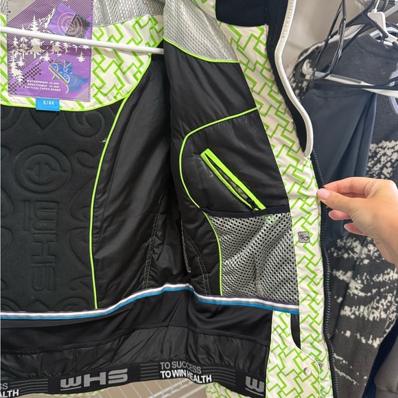 HSW Women's White and Green Ski Jacket - Picture 6 of 8